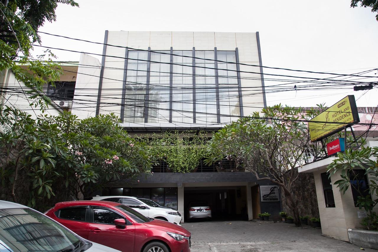 Hotel RedDoorz near Gubeng Station Surabaya Exterior foto